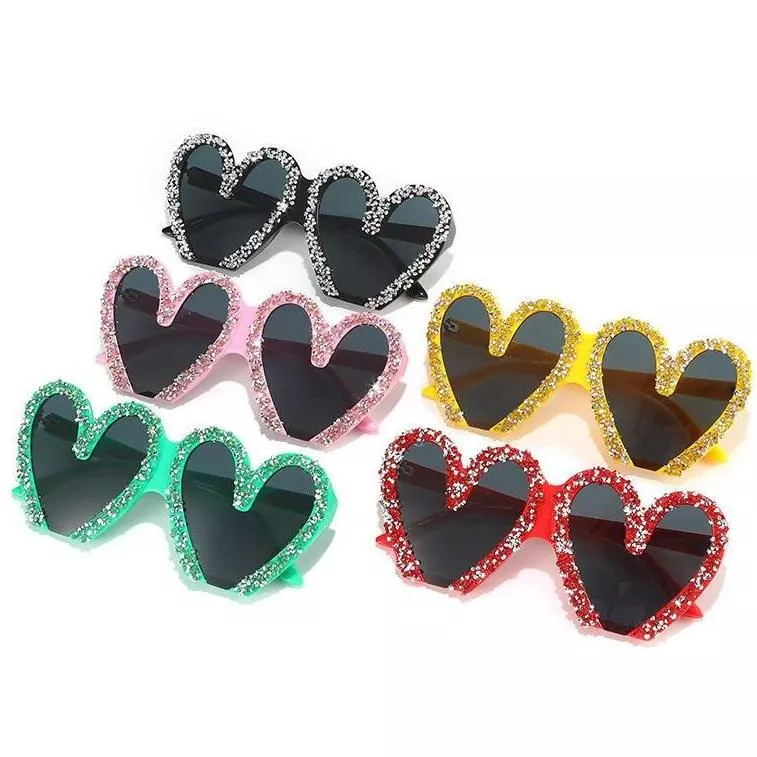 Diamond Heart Shaped Goggle Sunglasses For Women Luxury Rhinestone Oversized Sun Glasses Female One Piece Eyewear Ladies Oculos Diamond Heart Shaped Goggle Sunglasses For Women Luxury Rhinestone Oversized Sun Glasses Female One Piece Eyewear Ladies Oculos